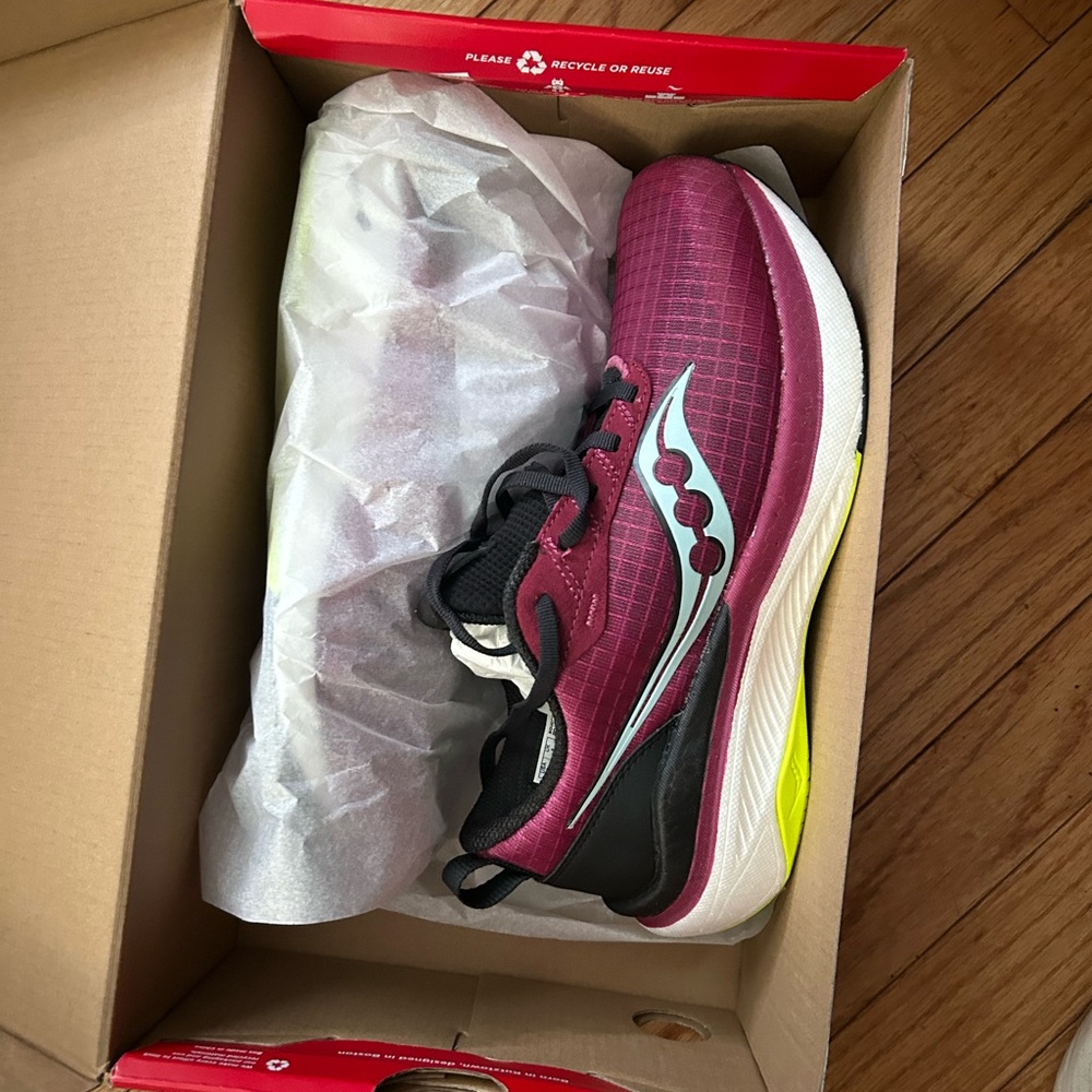Women’s Saucony Freedom Crossport size 8